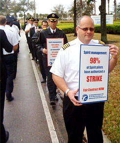 spirit_airlines_pilots_picket